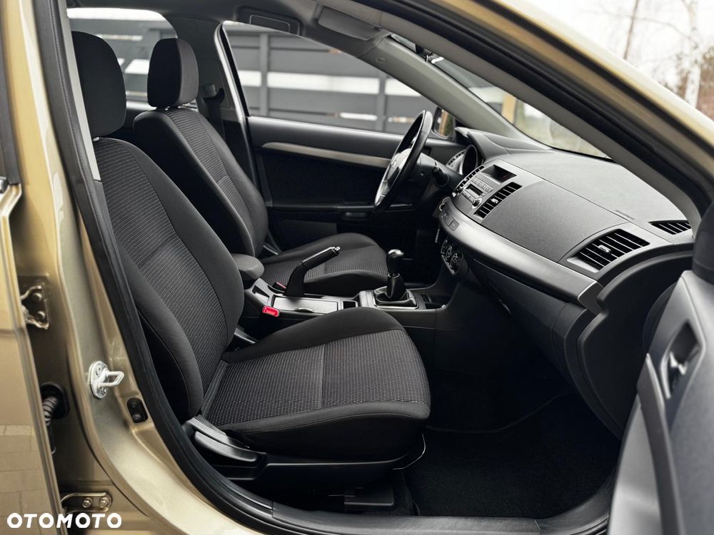 Mitsubishi Lancer - 25