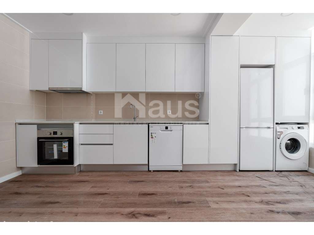 Apartamento T2 totalmente remodelado com duas varandas no centro do... - Grande imagem: 5/20