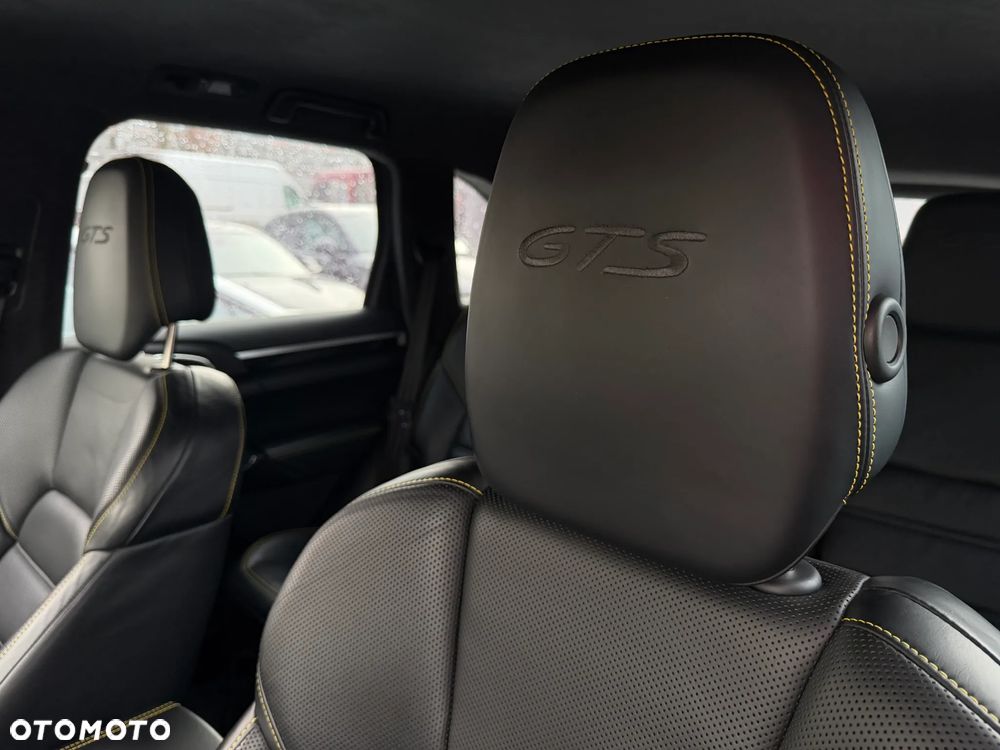 Porsche Cayenne - 12