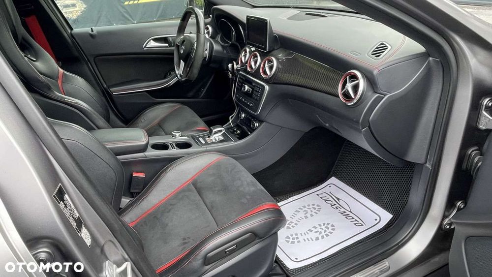 Mercedes-Benz GLA - 23