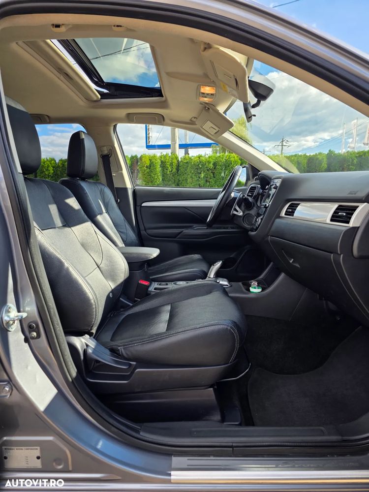 Mitsubishi Outlander 2.0 4WD Plug-In Hybrid Top - 6