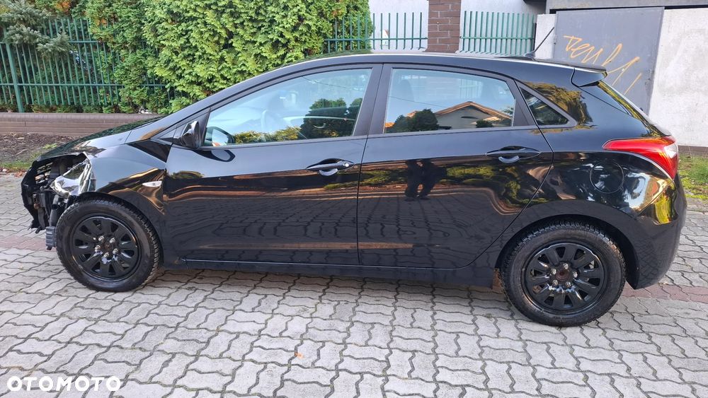 Hyundai i30 blue 1.6 CRDi Passion - 4
