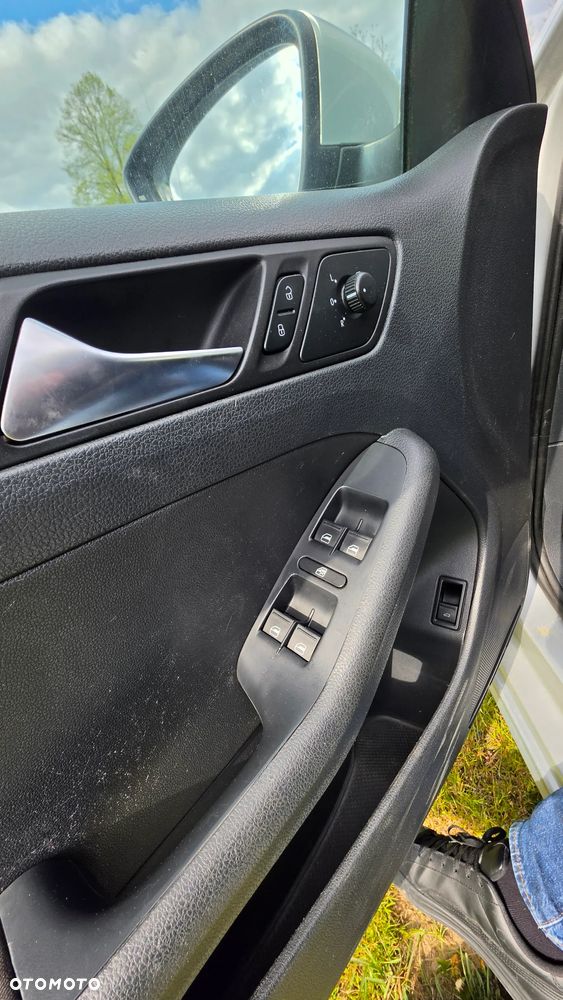 Volkswagen Jetta 1.2 TSI BMT Trendline - 8