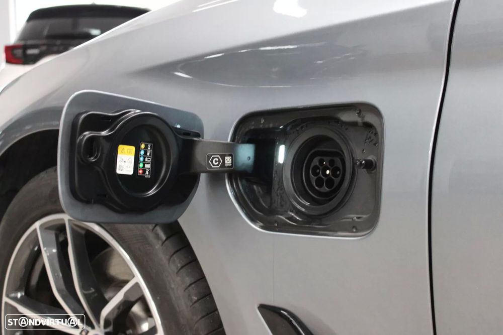 BMW 530 e Pack Desportivo M - 8