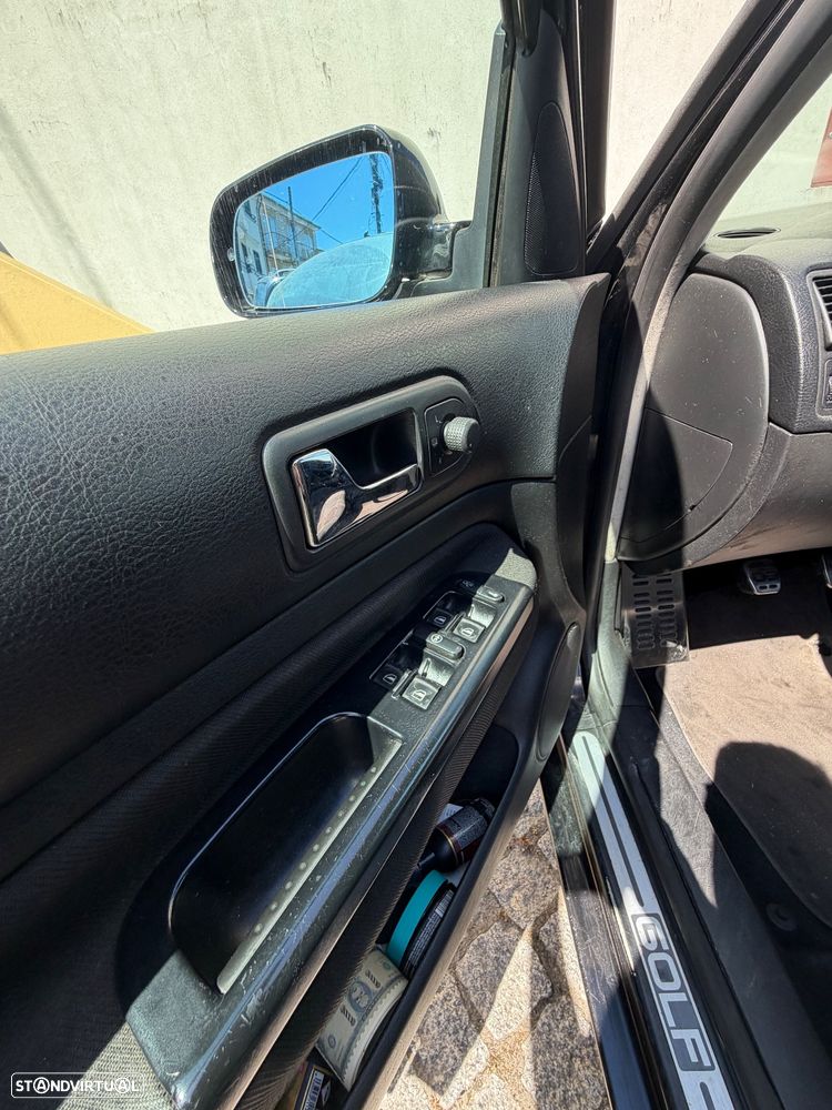 VW Golf 1.9 TDi 25 Anos - 12