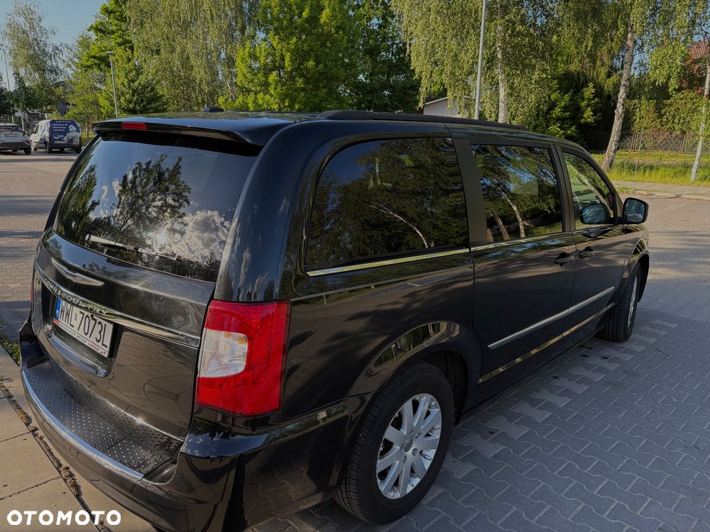 Chrysler Town & Country - 3