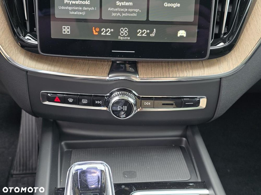 Volvo XC 60 B5 B AWD Plus Dark - 18