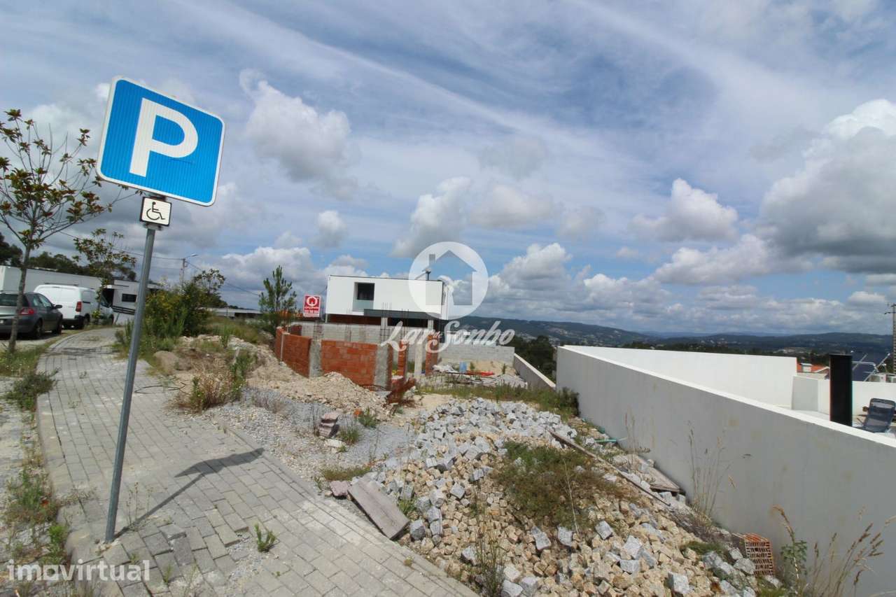 Lote com benfeitorias, 463m2 Quinchães Fafe - Grande imagem: 2/9