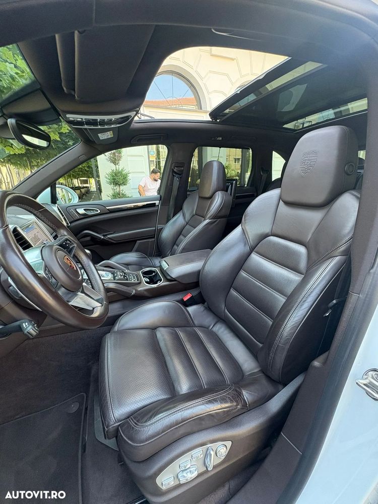 Porsche Cayenne 4.2 L S - 8