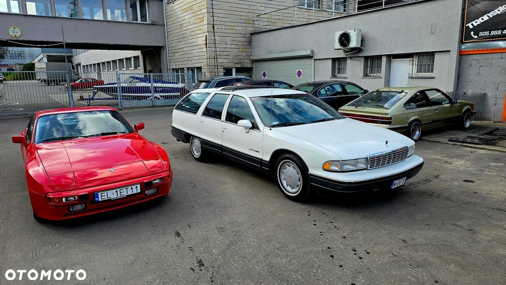 Oldsmobile Custom Cruiser - 40