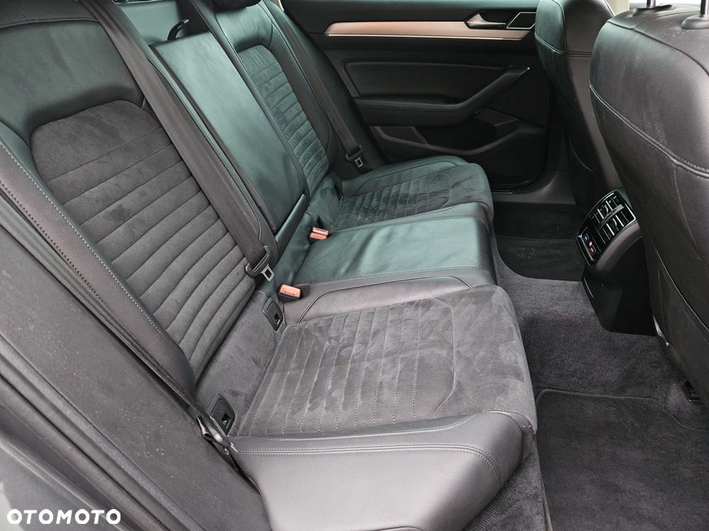 Volkswagen Passat - 11