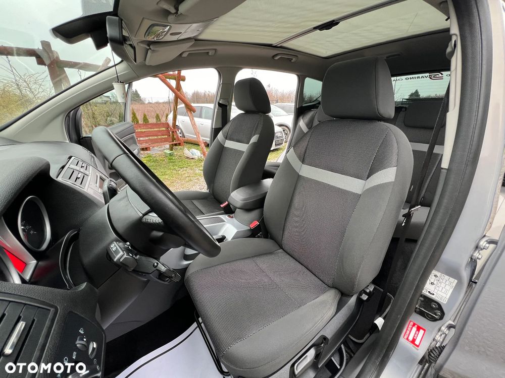 Ford Kuga 2.0 TDCi 2x4 Titanium - 24