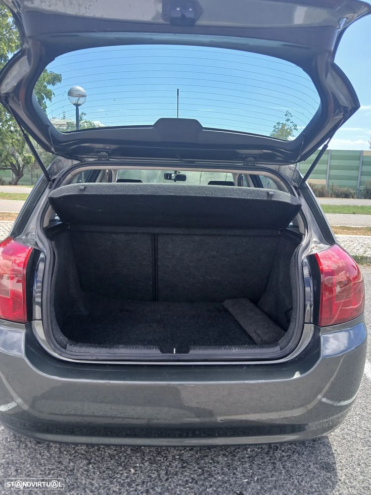 Toyota Corolla 2.0 D-4D Terra AC - 12