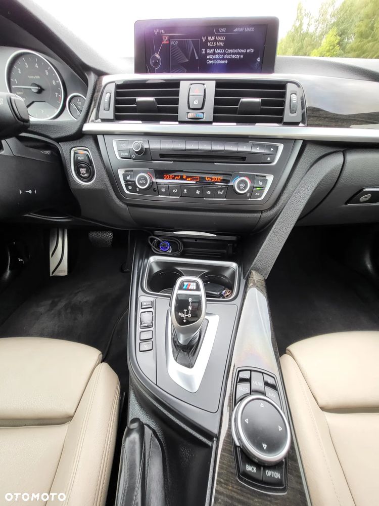 BMW Seria 3 328i Touring xDrive Sport-Aut Luxury Line - 28