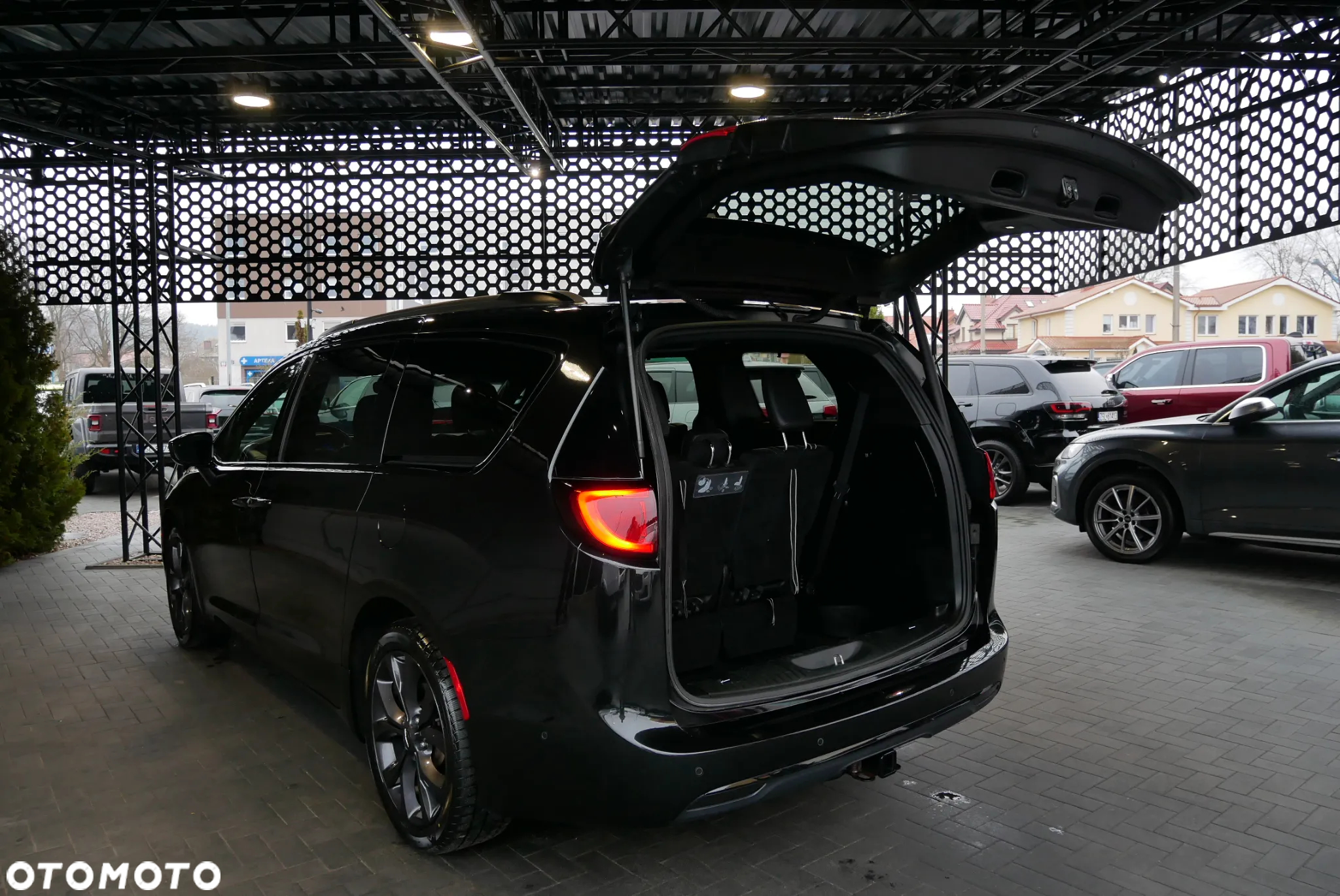 Chrysler Pacifica - 31