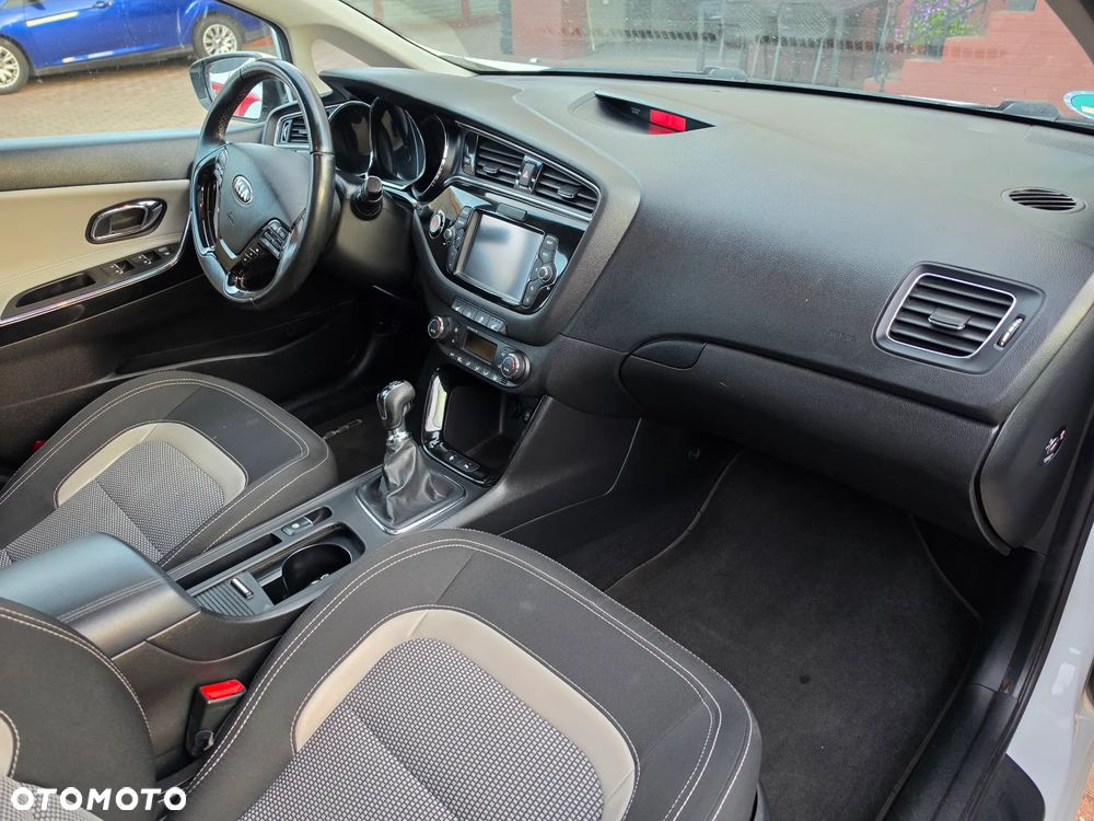 Kia Ceed 1.6 CRDi 136 ISG Platinum Edition - 3