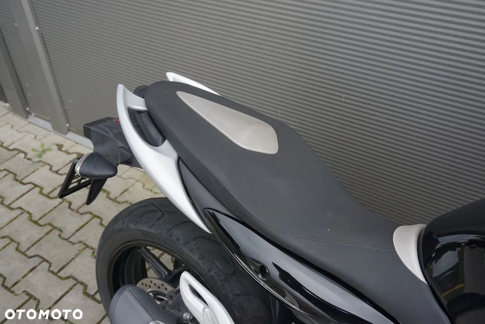 Suzuki Gladius - 4