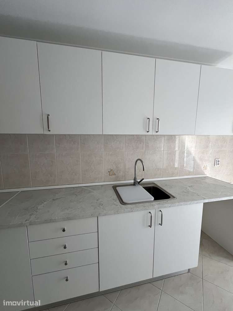 T3 Remodelado com 103 m2 - 5. º Andar c/Elevador - Localização Premium - Grande imagem: 3/28