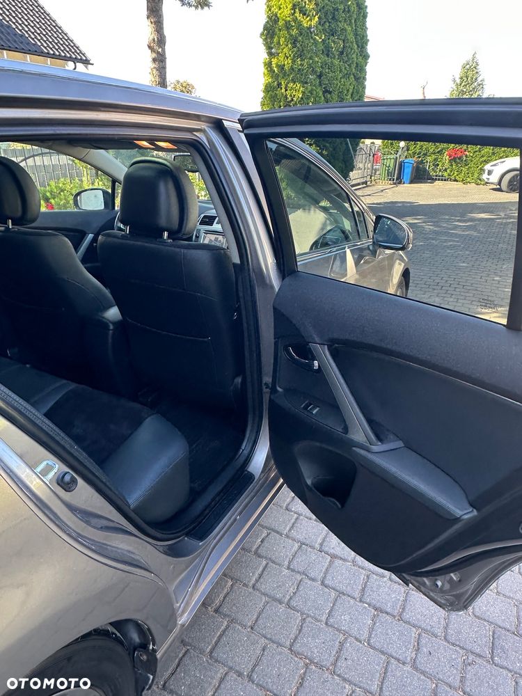 Toyota Avensis 1.8 Comfort - 32