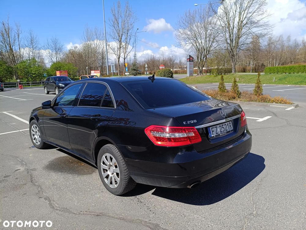 Mercedes-Benz Klasa E 200 CGI BlueEFFICIENCY - 17