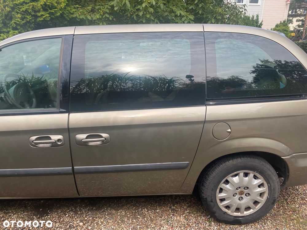 Chrysler Voyager 2.4 SE - 12