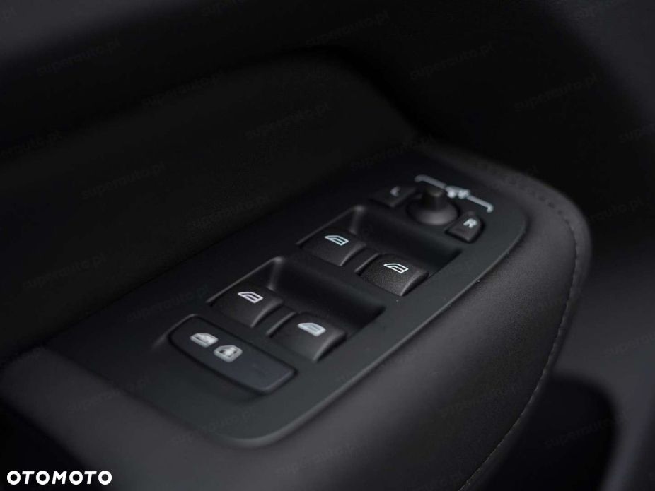 Volvo XC 60 B5 B AWD Plus Dark - 17