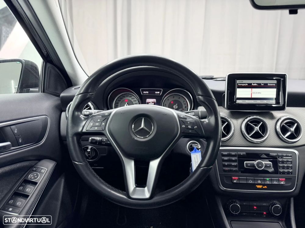 Mercedes-Benz GLA 200 7G-DCT Urban - 14