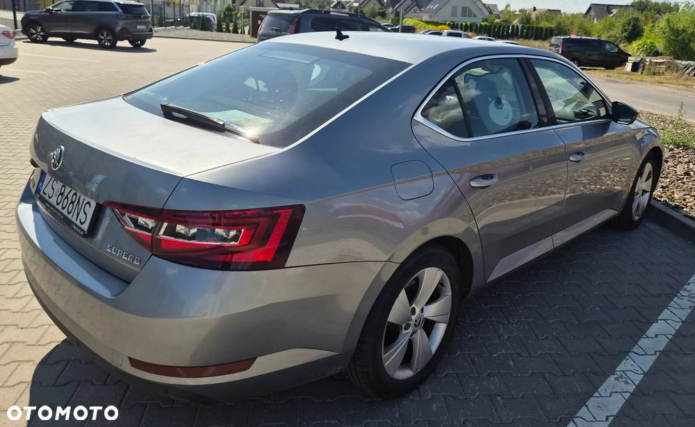 Skoda Superb 2.0 TDI Ambition DSG - 2