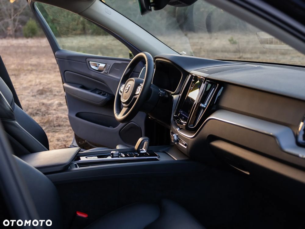 Volvo XC 60 B4 B Plus Dark - 10
