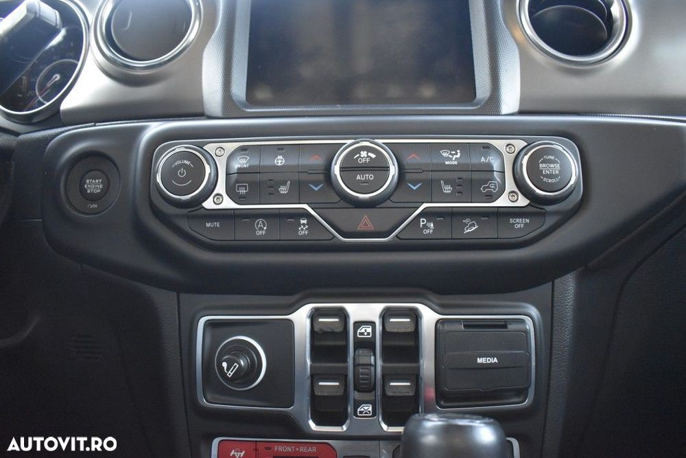 Jeep Wrangler - 28