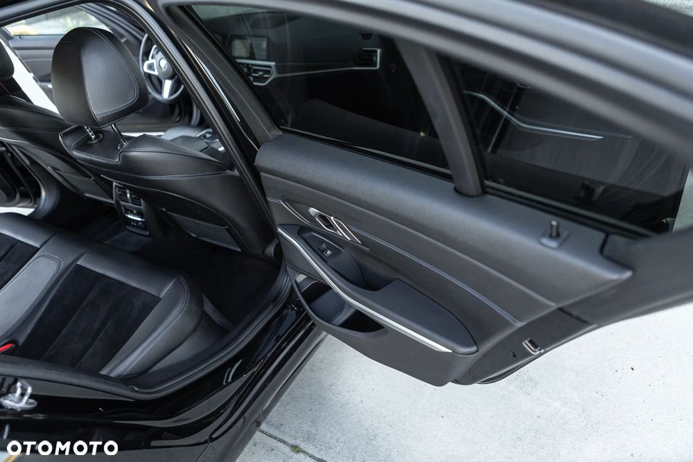BMW Seria 3 320d xDrive M Sport Shadow - 25