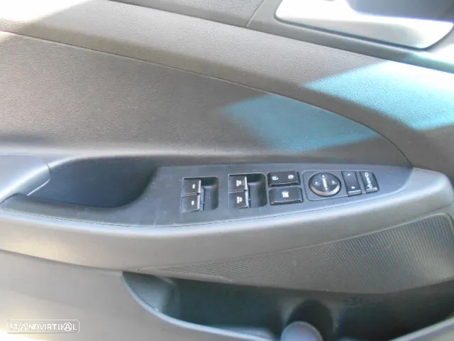 Hyundai Tucson 1.6 CRDi Premium +P.Pele+P.Style - 11