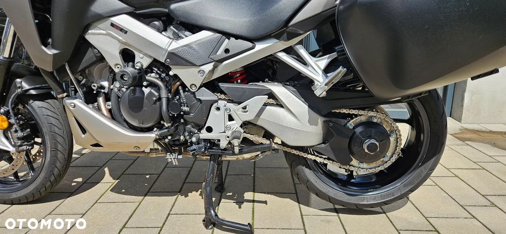 Honda VFR - 8