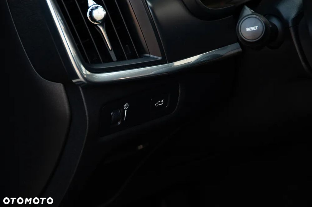 Volvo V90 D3 SCR Momentum - 37