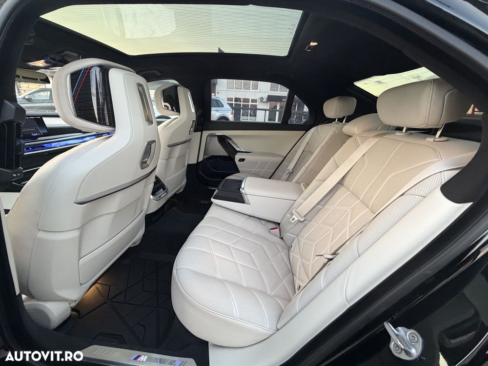 BMW Seria 7 740d xDrive MHEV - 15