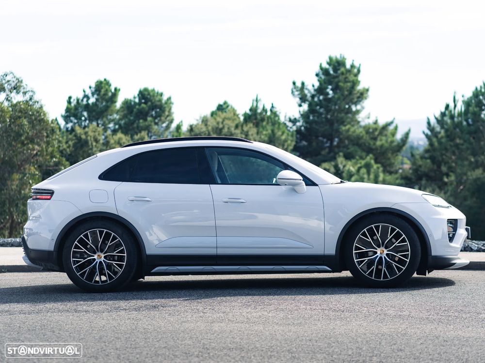 Porsche Macan Electric 4 - 8