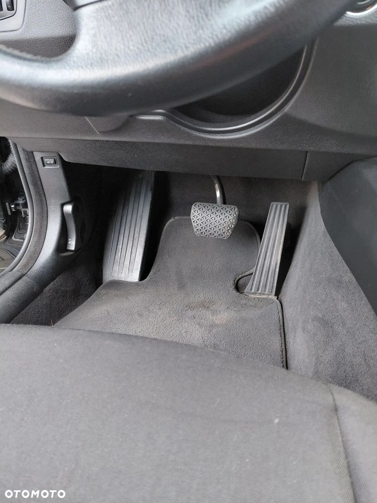 BMW 3GT 318d Business Edition - 16