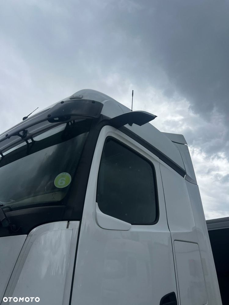 Mercedes-Benz ACTROS - 12
