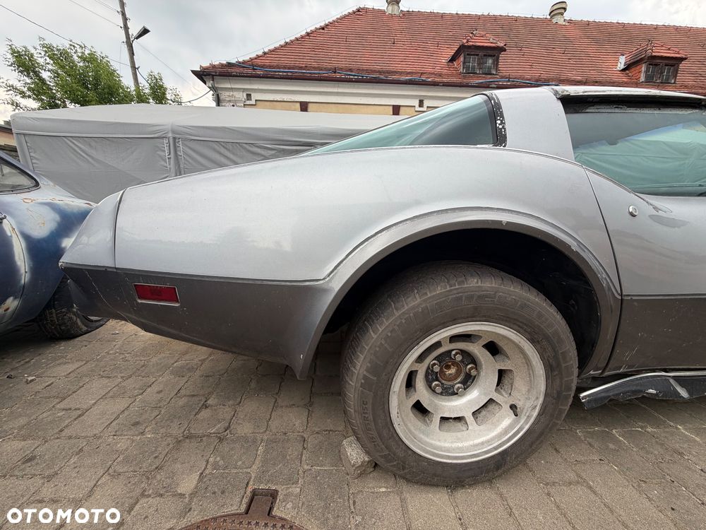 Chevrolet Corvette - 18