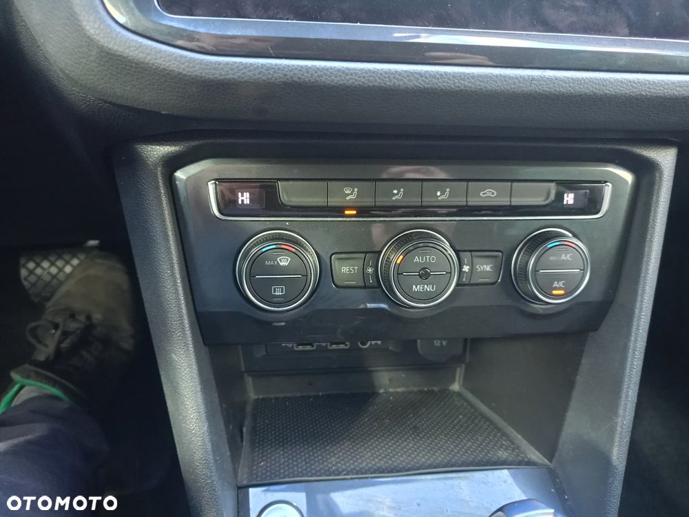 Volkswagen Tiguan 2.0 TDI SCR 4MotION DSG R-Line - 16