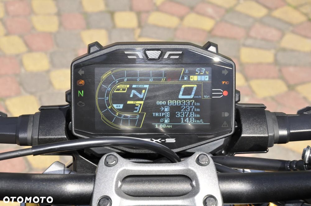 Suzuki GSX 1000 - 18