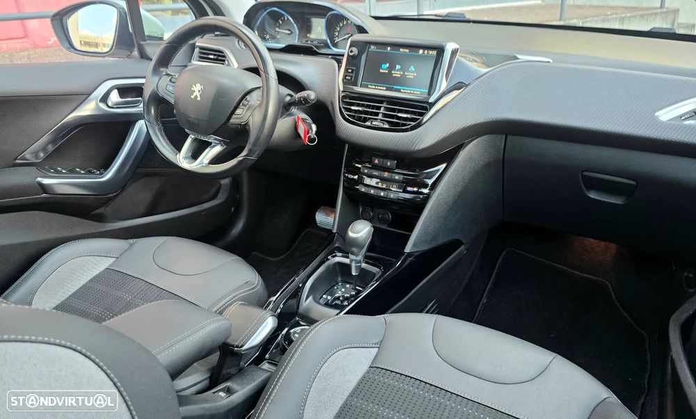 Peugeot 2008 PureTech 110 GPF Stop&Start EAT6 Allure - 21