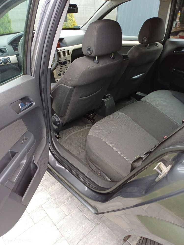 Opel Astra 1.9 CDTI Enjoy - 17