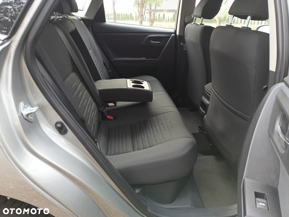 Toyota Auris Hybrid 135 Prestige - 29