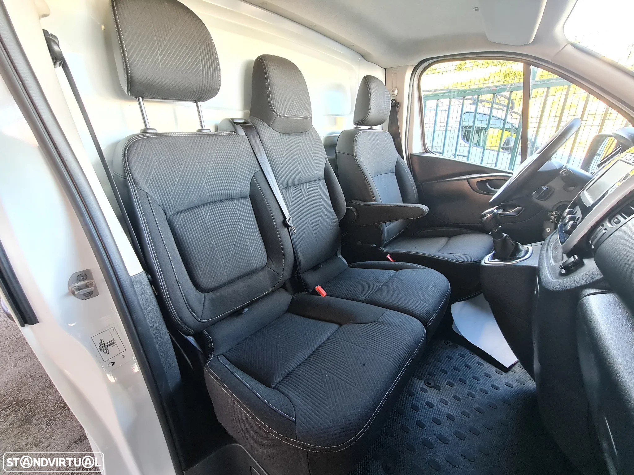 Renault TRAFIC 2.0 Dci 120CV * GPS/ AC/ IVA DEDUTÍVEL * - 10