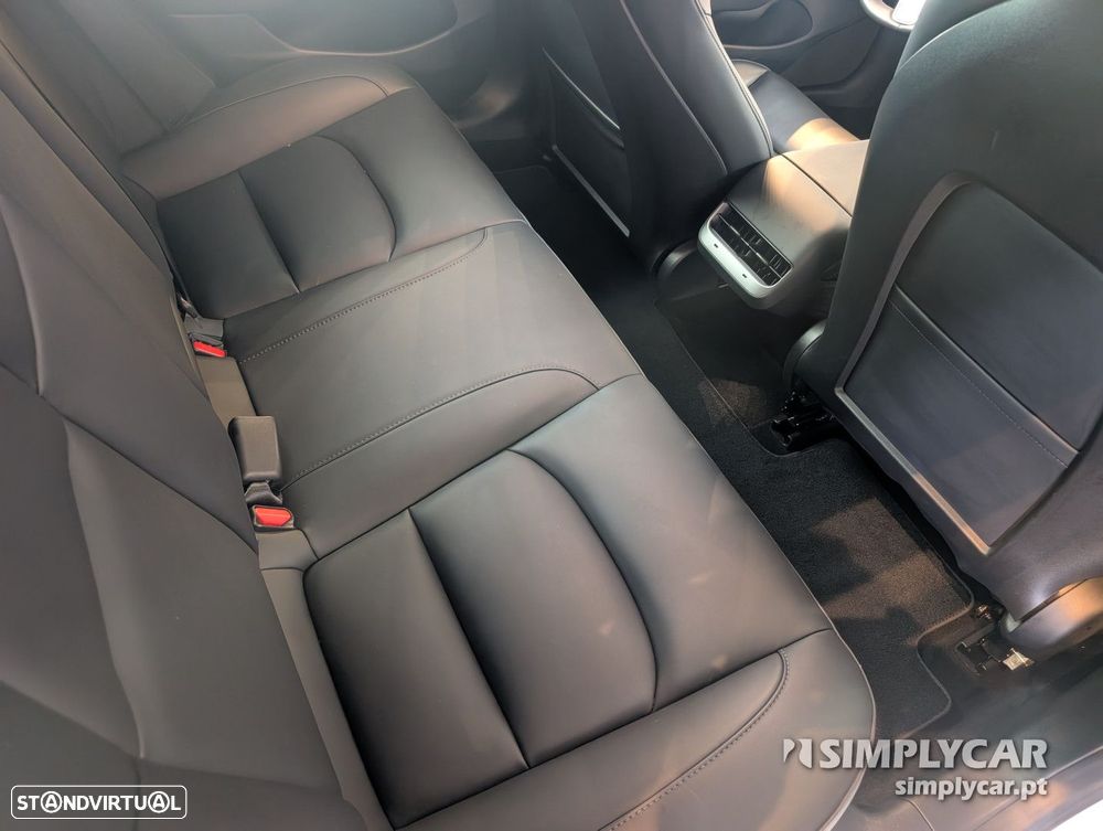 Tesla Model 3 - 8