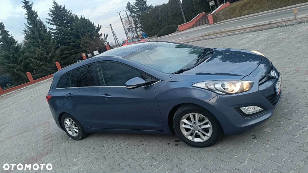 Hyundai i30 blue 1.6 CRDi Trend - 1