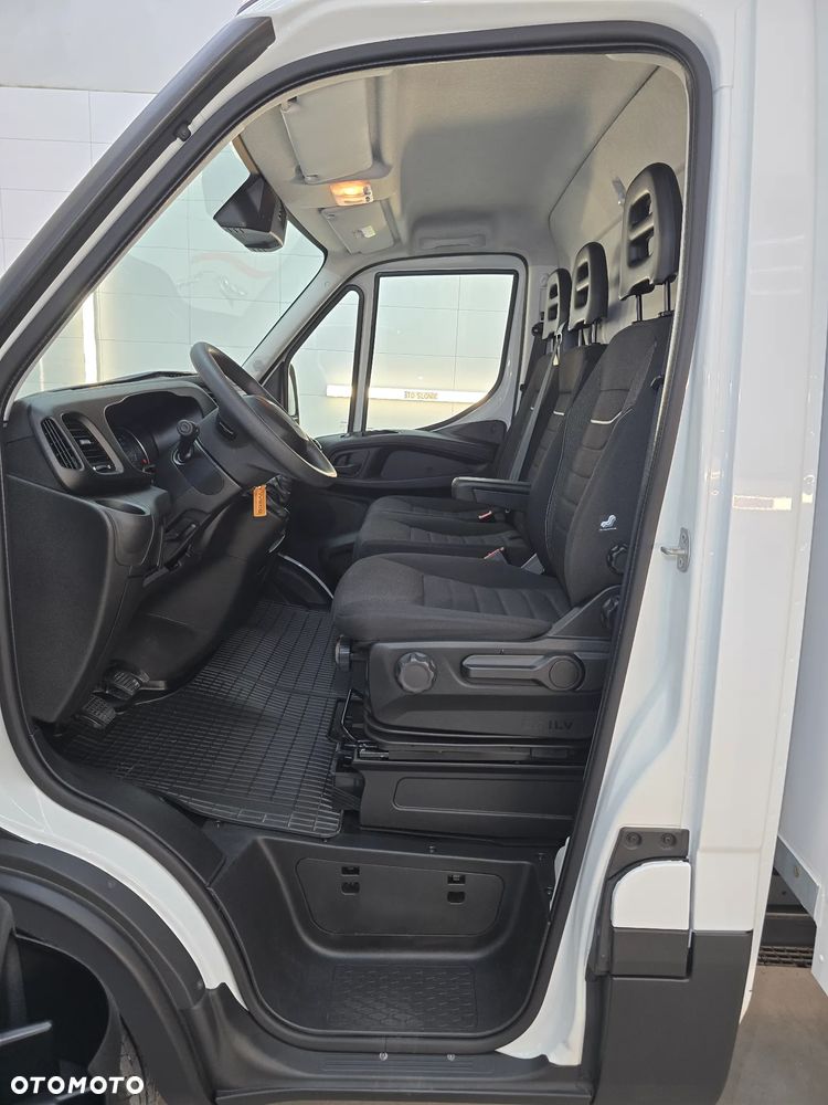 Iveco DAILY 35C16 / 50C16 KONTENER 8PALET WINDA DHOLLANDIA 750Kg 41Tyś km SERWIS ASO IVECO DO OSTATNIEGO Km STAN NOWY NOWY NOWY NA GWARANCJI BOGATA OPCJA WYPOSAŻENIA ASYSTENTY KIEROWCY TEMPOMAT KLIMA KAMERA COFANIA FOTEL KIEROWCY PNEŁMATYCZNY - 28