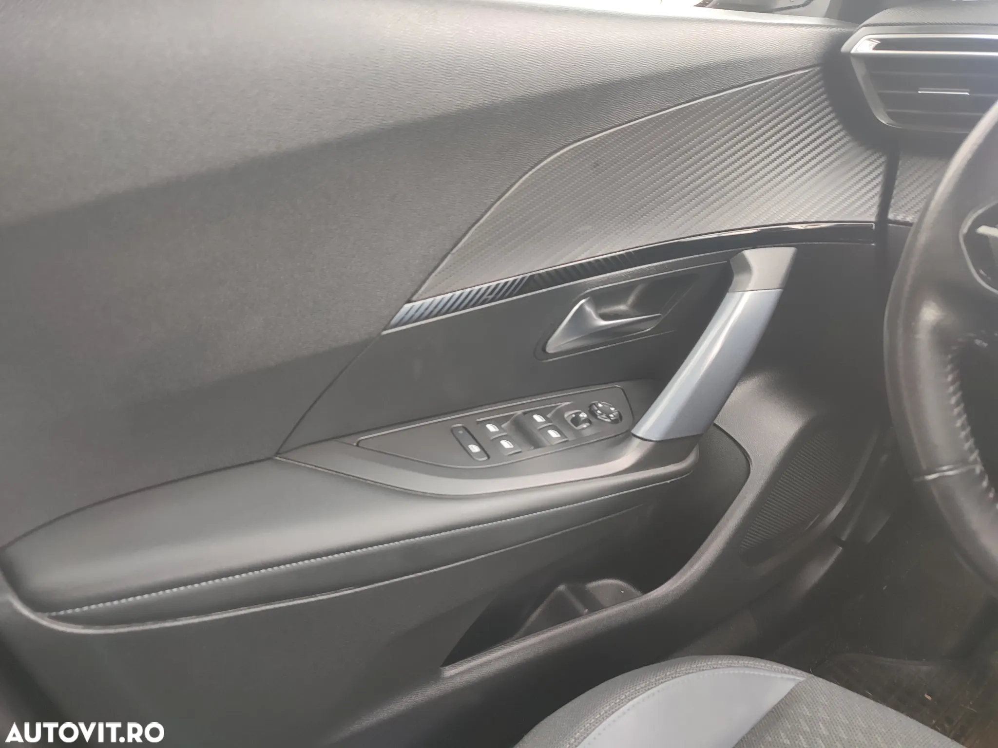 Peugeot 2008 1.5 BlueHDI 130 S&S EAT8 Allure - 19