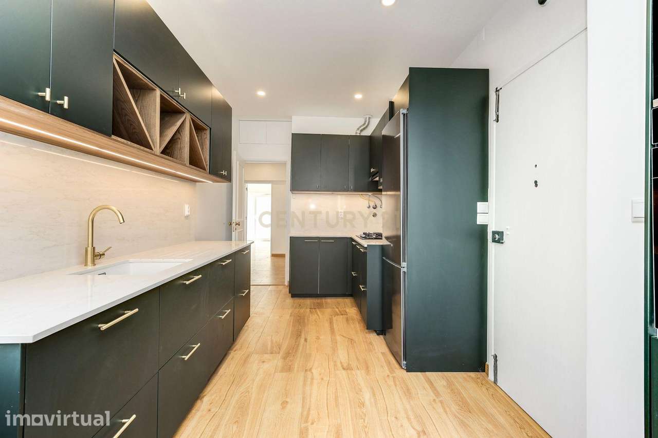 T3 Totalmente Renovado | Alvalade | 110 m² | Varanda | 2 WC - Grande imagem: 2/31